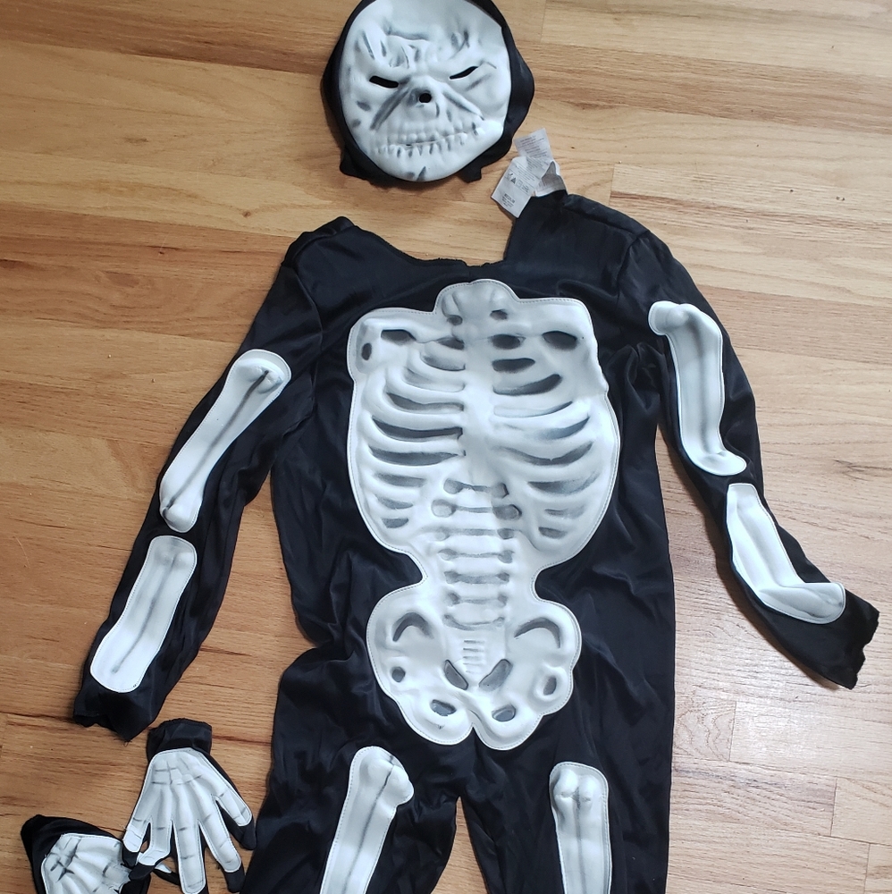 Boys Halloween costume skeleton M